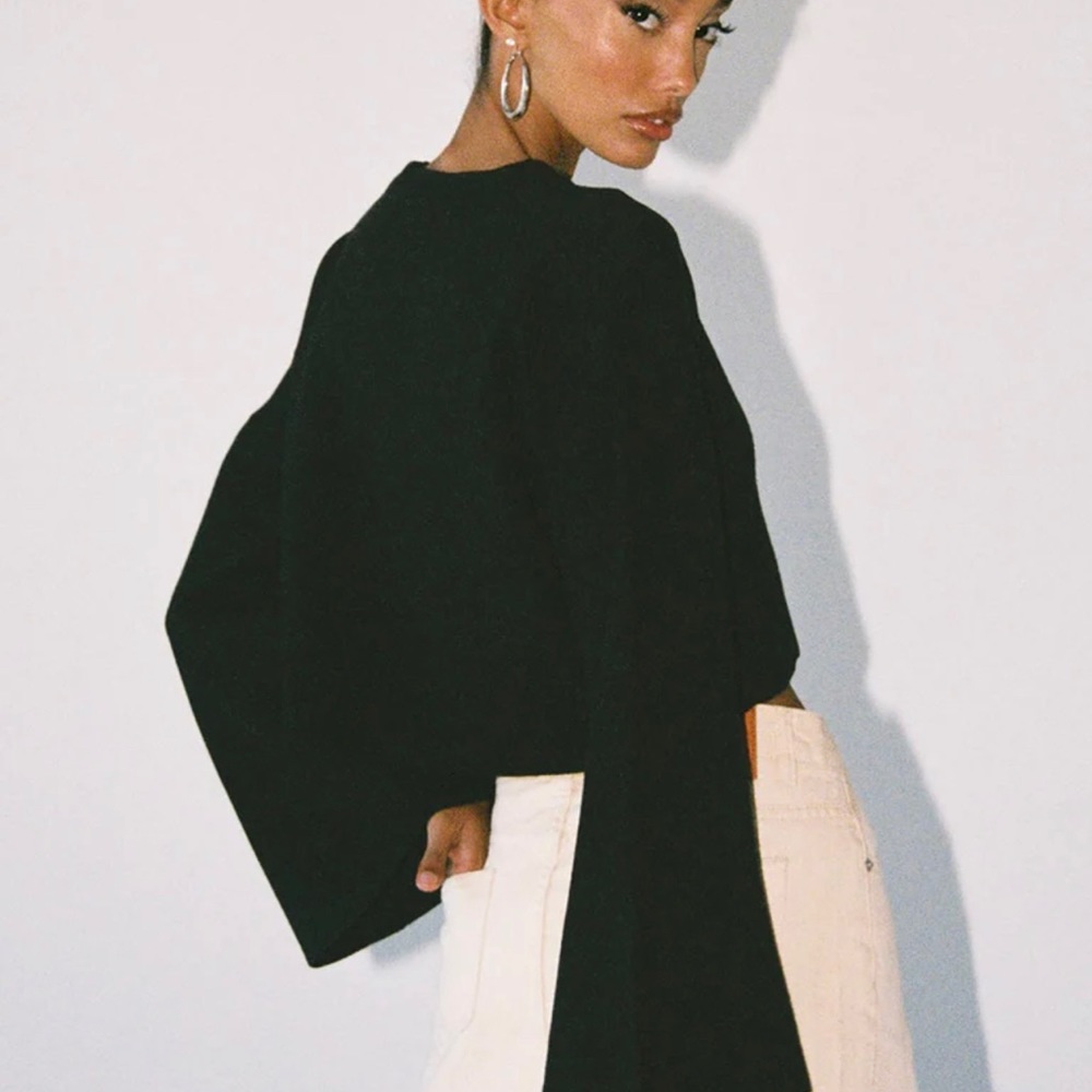 GIRL SOLDIER CROPPED SWEATER BLACK - Picture 3 of 7